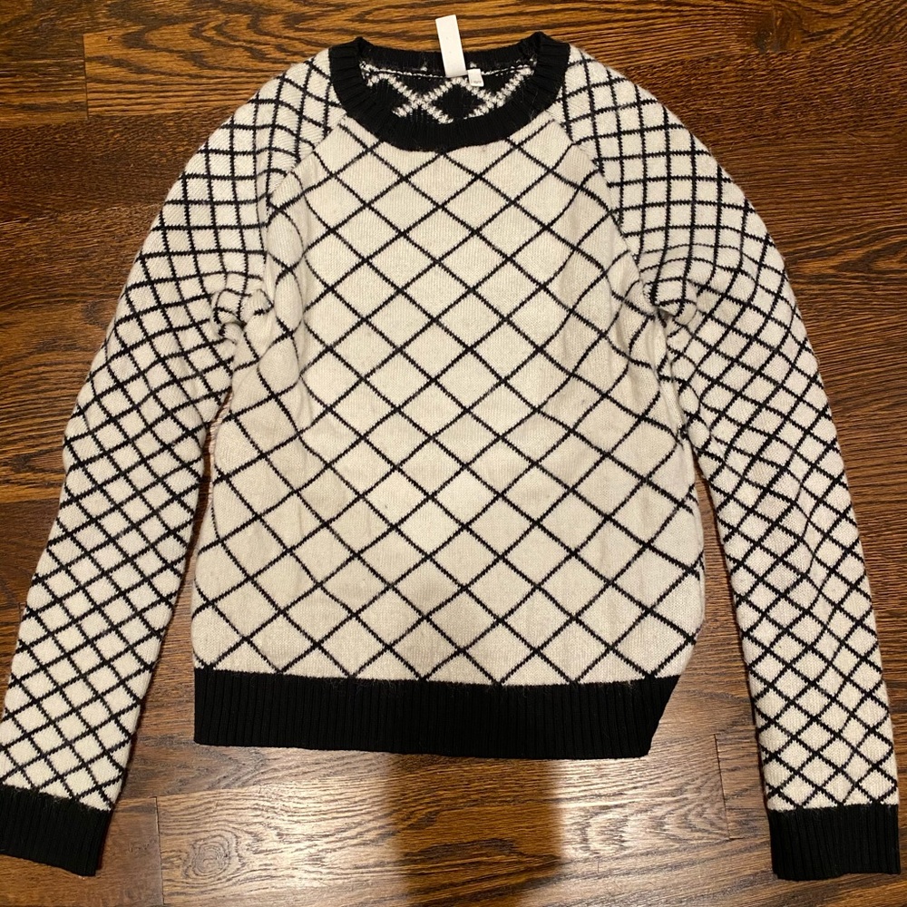 Si.iae black and white sweater